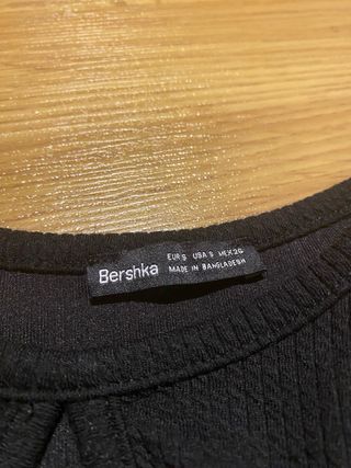 Vestido Bershka negro con aberturas