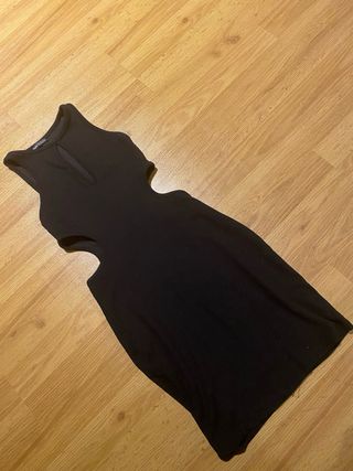 Vestido Bershka negro con aberturas