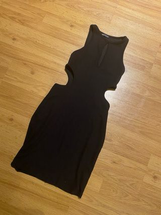 Vestido Bershka negro con aberturas