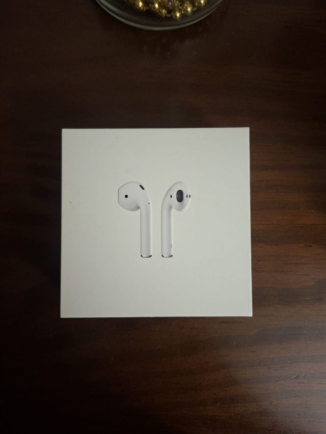 Airpod derecho + Estuche de carga Apple