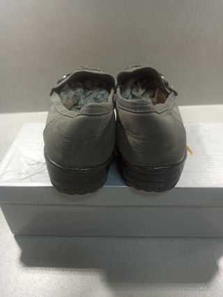 Mocasines grises con detalle de flecos