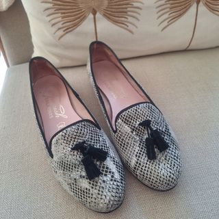 Bailarinas de piel con detalle de flecos