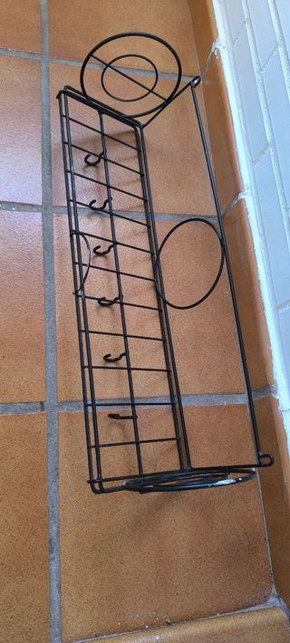 Estantería de pared de hierro con ganchos
