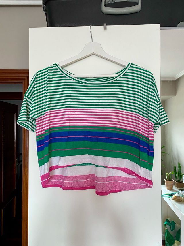 Camiseta ancha de rayas verdes y rosas