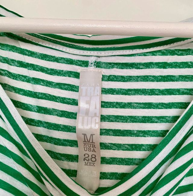 Camiseta ancha de rayas verdes y rosas