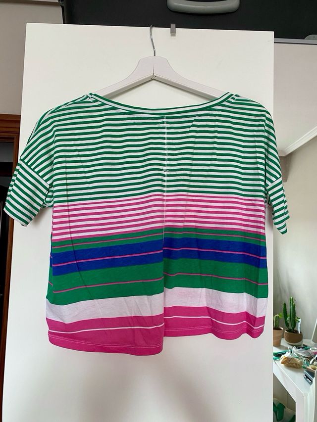 Camiseta ancha de rayas verdes y rosas