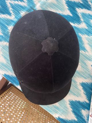 Casco de montar a caballo negro. Terciopelo.