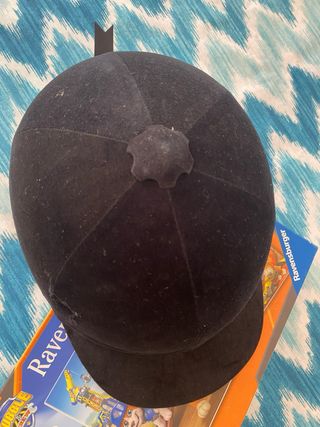 Casco de montar a caballo negro. Terciopelo.