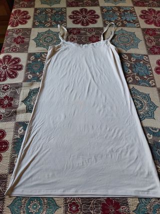 Camiseta tirante encaje beige