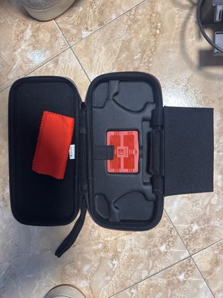 Nintendo Switch Azul/Rojo con funda y base
