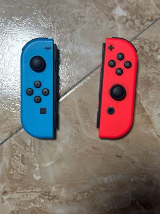 Nintendo Switch Azul/Rojo con funda y base