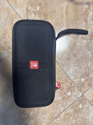 Nintendo Switch Azul/Rojo con funda y base