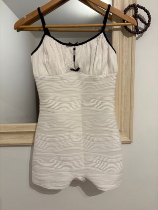 Pijama blanco y negro