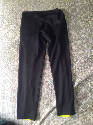 Mallas deportivas negras y verdes