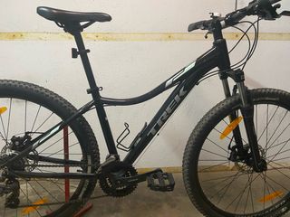 Bicicleta Trek Skye Negra