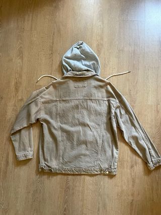 Cazadora vaquera beige Pull&Bear Talla M