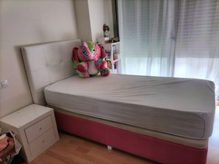 Canapé abatible tapizado con cabezal