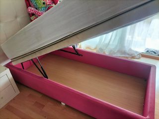 Canapé abatible tapizado con cabezal