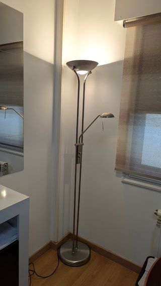 Lámpara de pie salón con lector