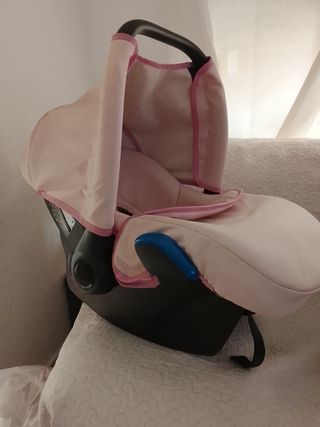 Carro de bebé rosa con capota de pelo