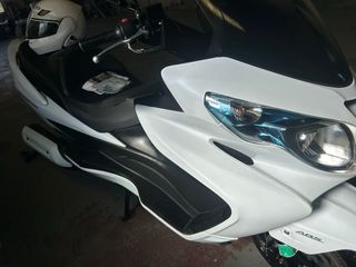 Suzuki Burgman 400 modelo 2017 lleva 99000km