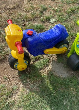 Minimoto correpasillos azul y amarillo Niño