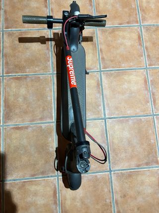 Patinete Eléctrico Xiaomi con su caja.