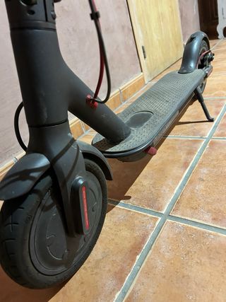 Patinete Eléctrico Xiaomi con su caja.