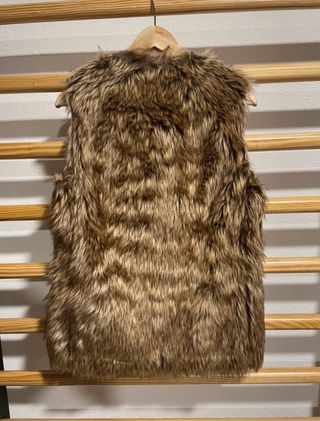Chaleco pelo Bershka marrón