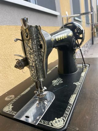 Máquina de coser Grand antigua