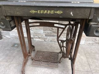 Máquina de coser Grand antigua