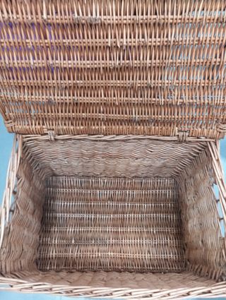 Cesto de mimbre con tapa – natural y funcional