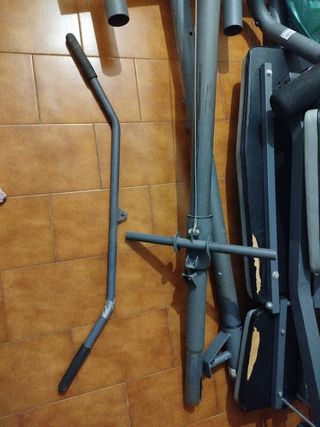 Gimnasio, maquina de pesas, entrena y ponte cachas