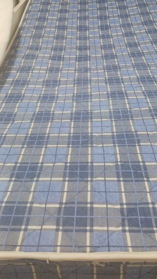 Colchón a cuadros azul y blanco de 90