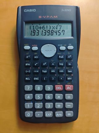 Calculadora Casio fx-82MS