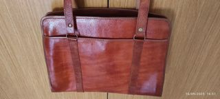 Bolso de cuero marrón