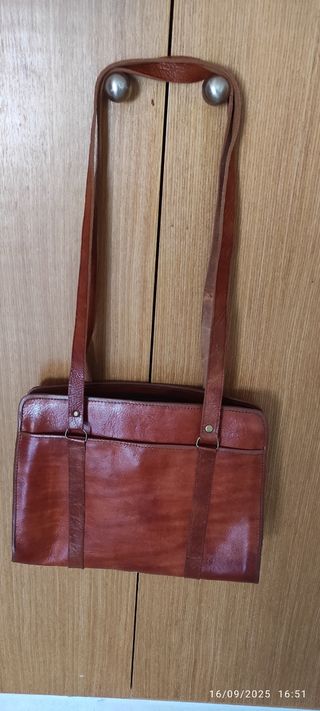 Bolso de cuero marrón