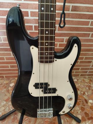 Bajo Eléctrico Pasivo Caliber Negro