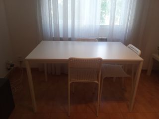 Mesa y 4 sillas