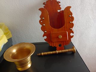 Almirez con mueble colgador de madera