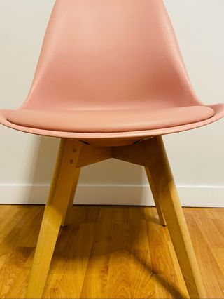 Sedie nordiche rosa con cuscino