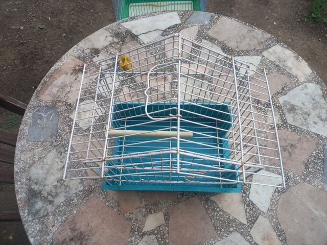 Pajarera con bandeja