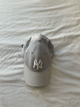 Gorra New Era Gris