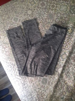 Mallas deportivas grises