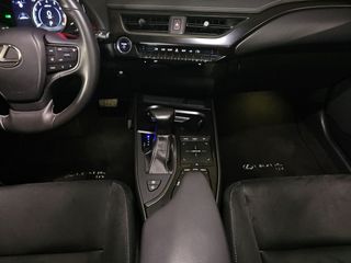 Lexus UX 2.0 250h Business