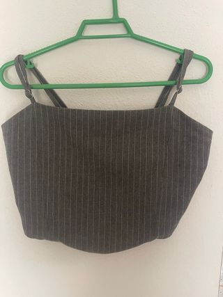 Top de tirantes con rayas verticales