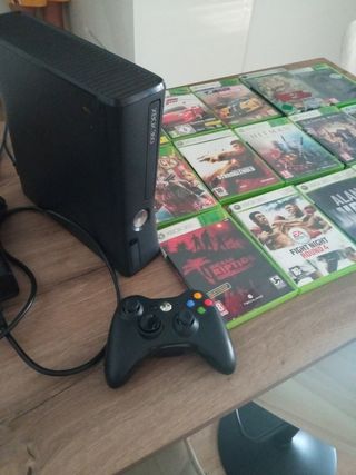 Xbox 360 Slim Negra + 16 Juegos