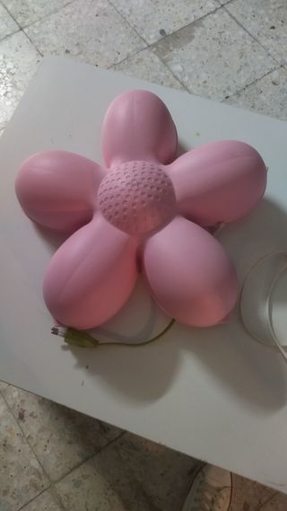 Lámpara infantil flor rosa Ikea