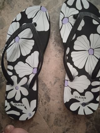 Chanclas Olaian Mujer Flores Negras