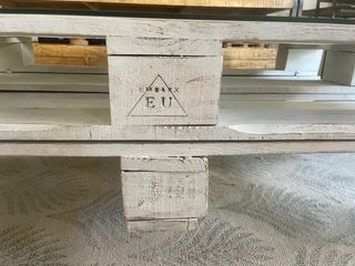 Mesa Palets Blanca con Cristal
y esquinas redondas